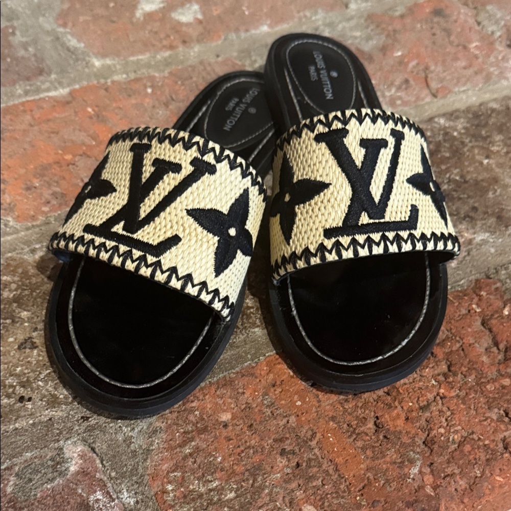 Fashion Black and Cream Slides